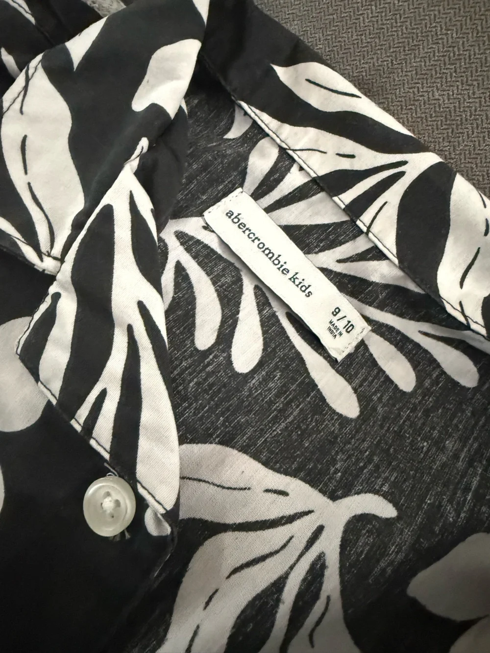 abercrombie kids Black & White set. Shorts are also a bathing suit! Size 9/10